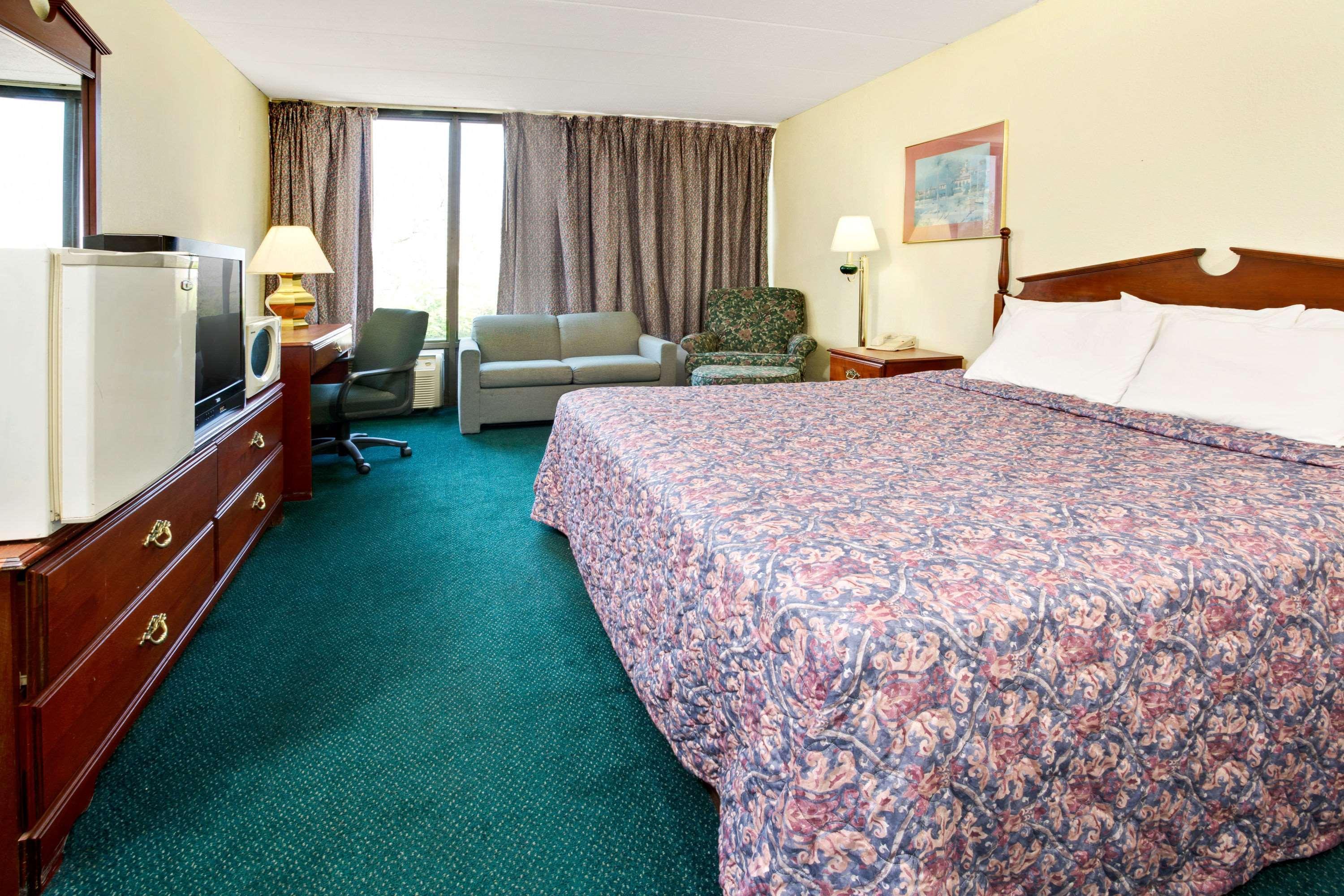 Days Inn By Wyndham Sharonville Exterior photo